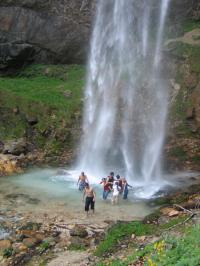 Baden beim Wasserfall